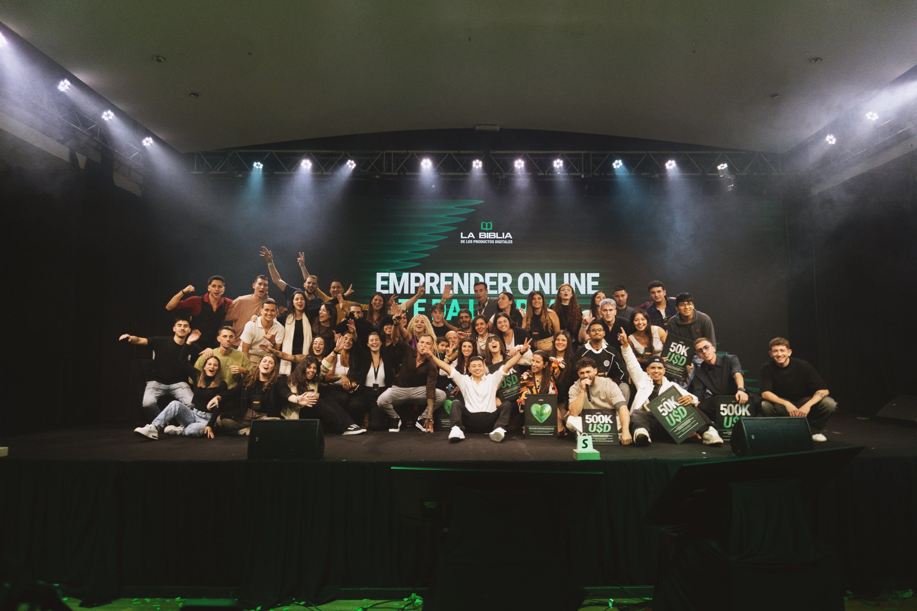 Toda la comunidad LBDP arriba del escenario en Emprender ARG